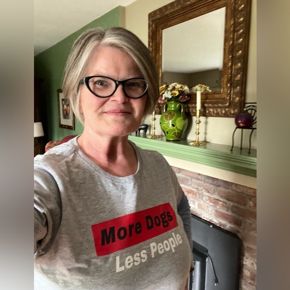 Meet your Posher, Laura - Picture 2 of 5